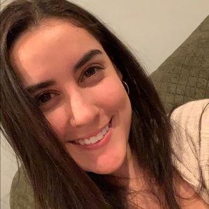 Meet your Posher, Leticia